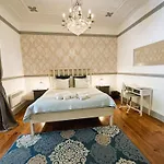 Estrela Charming By Host-point
